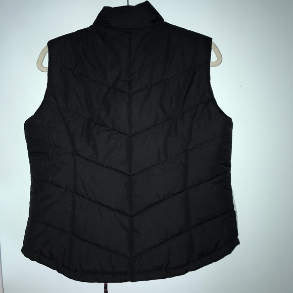 BLACK PUFFER VEST! Size large - Picture 4 of 4